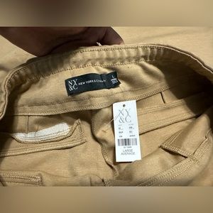 Woman’s New York beige pant 🌸 size L (Large Average)